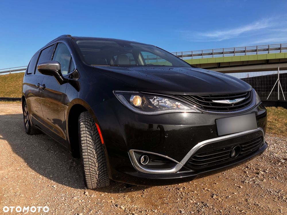 Chrysler Pacifica - 2