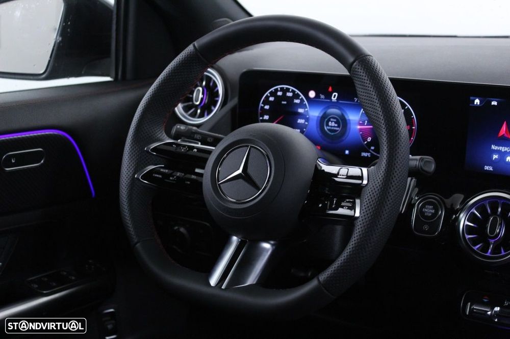 Mercedes-Benz GLA 180 d AMG Line - 16