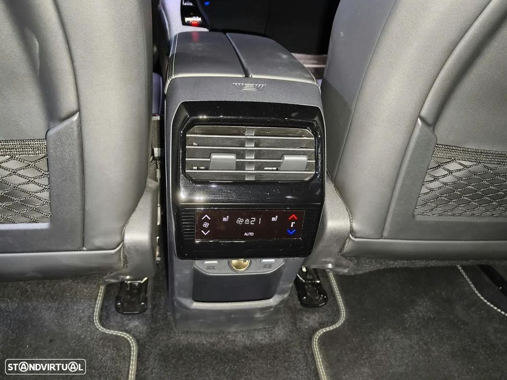 Peugeot E-5008 - 43