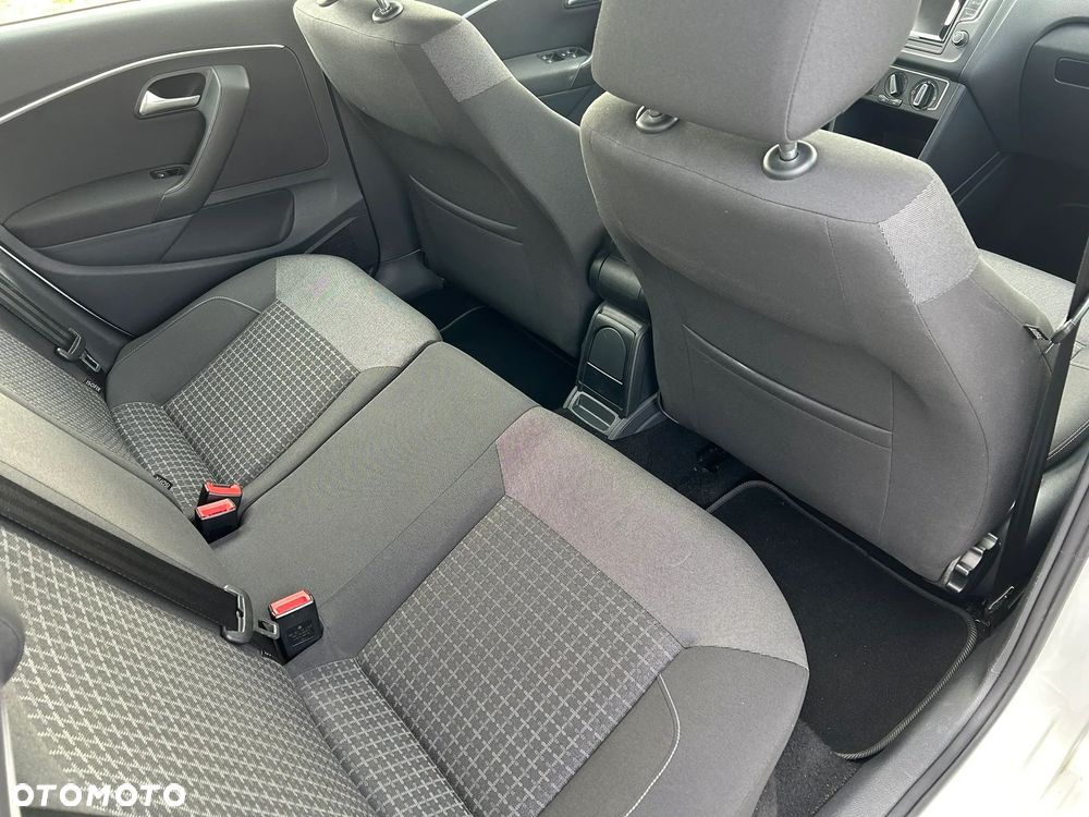 Volkswagen Polo 1.4 TDI (Blue Motion Technology) Comfortline - 13