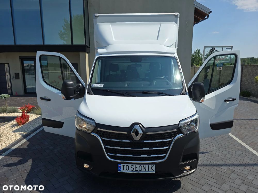 Renault MASTER KONTENER 8 PALET Dłu-4,31cm  Sze-2,11cm  Wys-2,26cm WZMOCNIONE TYLNE ZAWIESZENIE SILNIK 2.3 164KM 144 Tyś Km SERWIS DO OSTATNIEGO Km SALON POLSKA BOGATA OPCJA WYPOSAŻENIA LEDY HALOGENY TEMPOMAT FOTEL KIEROWCY PNEŁMATYCZNY KLIMATYZACJA NOWE OPONY MICHELIN - 28