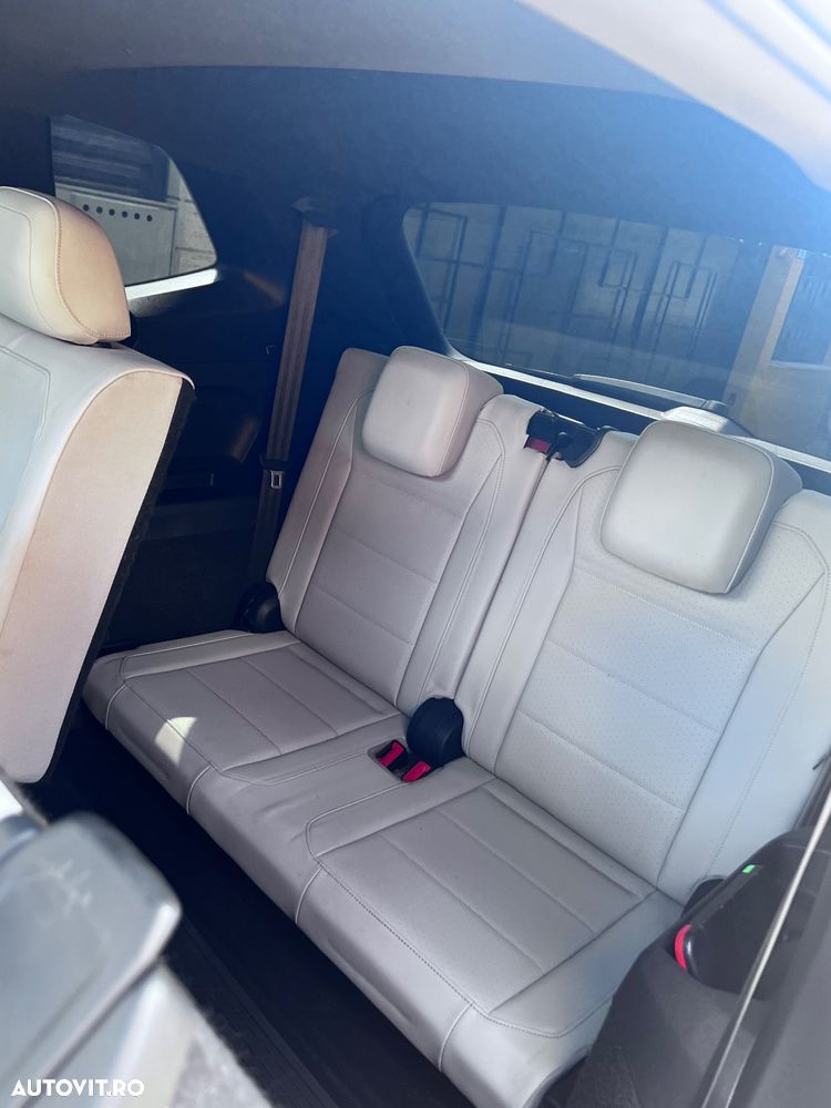 Volkswagen Tiguan - 12