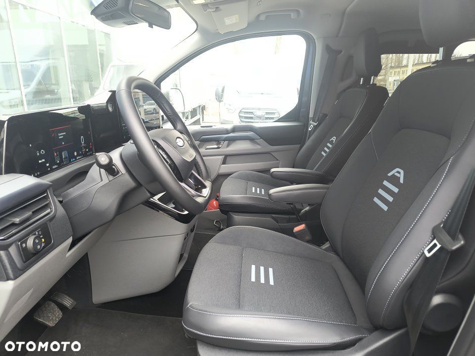 Ford Tourneo Custom - 8
