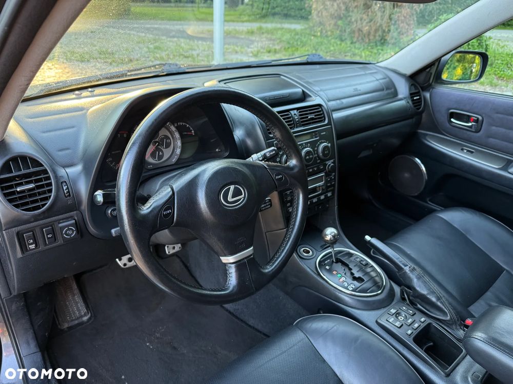 Lexus IS 300 Sport - 17