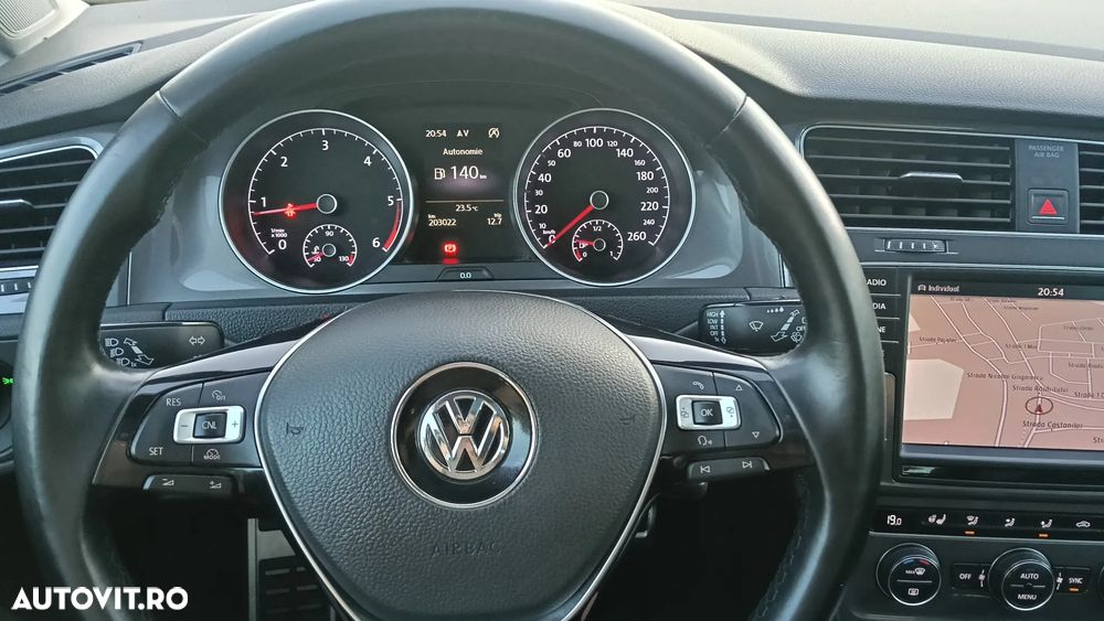 Volkswagen Golf - 10