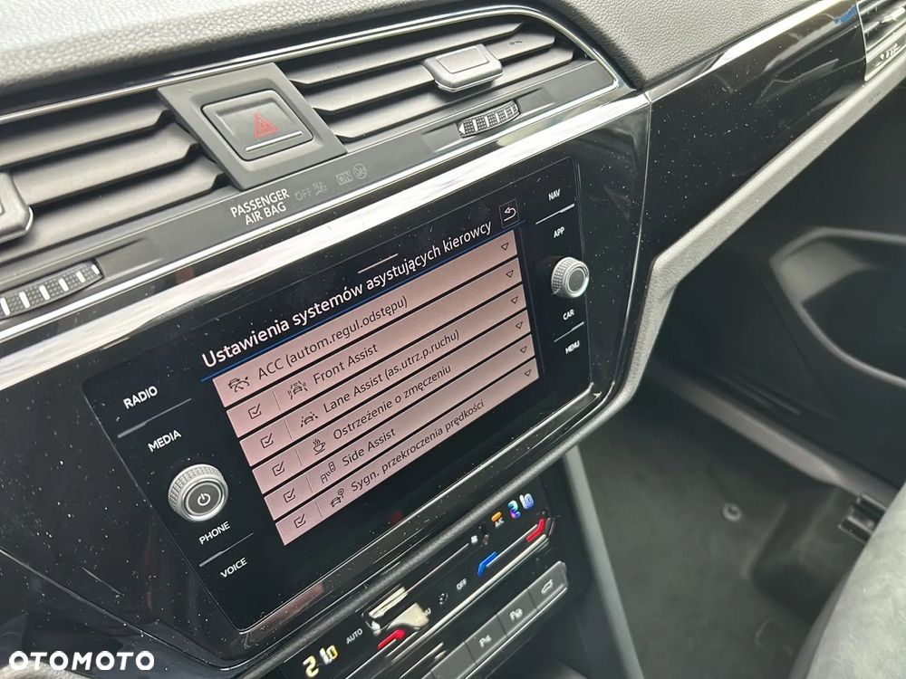 Volkswagen Touran - 16