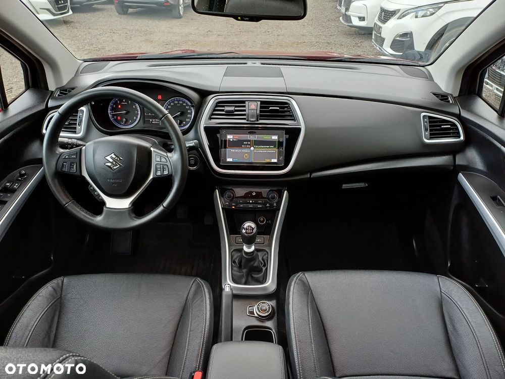 Suzuki SX4 S-Cross 1.4 T Premium 4WD - 25