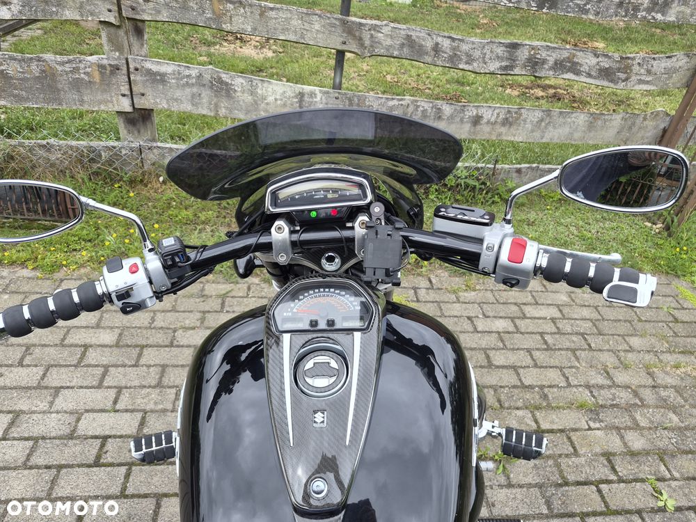 Suzuki Intruder - 12