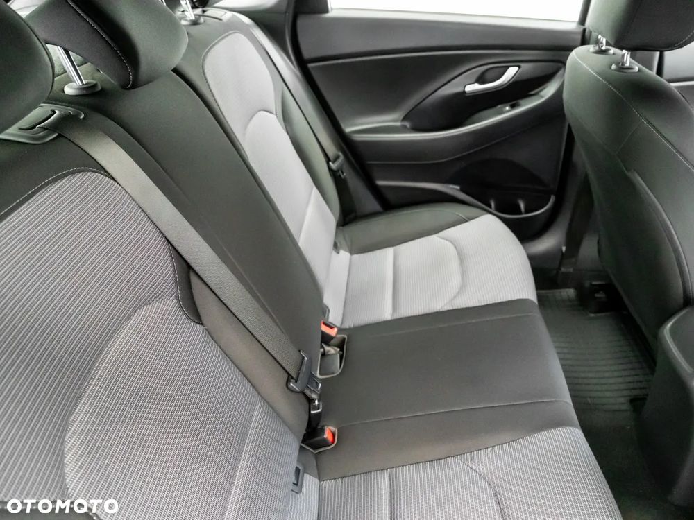 Hyundai i30 1.5 DPI Classic + - 26