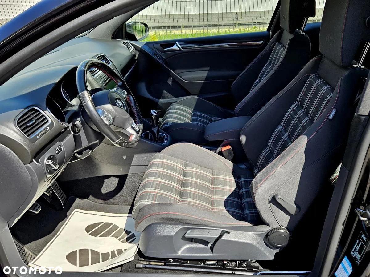 Volkswagen Golf VI 2.0 TSI GTI - 22