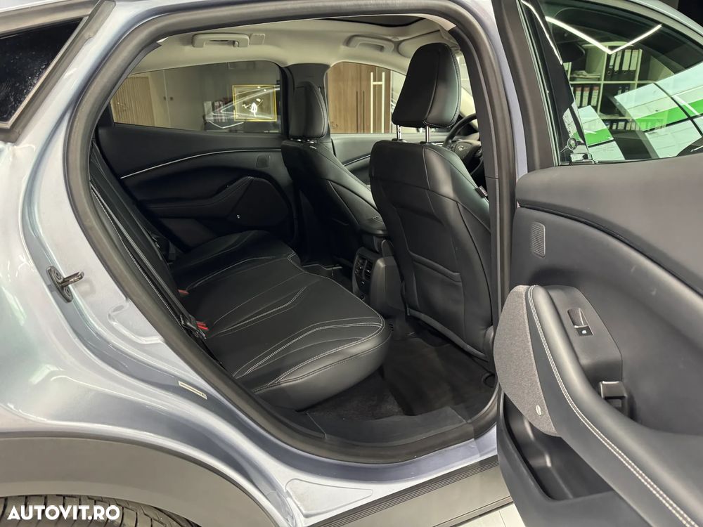 Ford Mustang Mach-E - 15