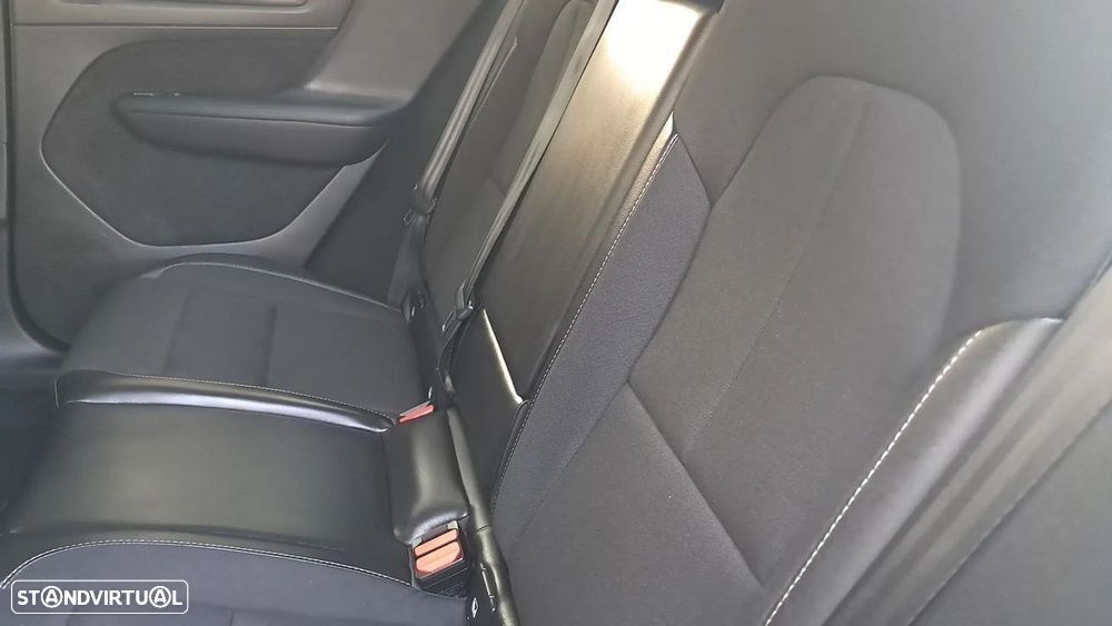 Volvo XC 40 2.0 D3 Momentum Plus - 46