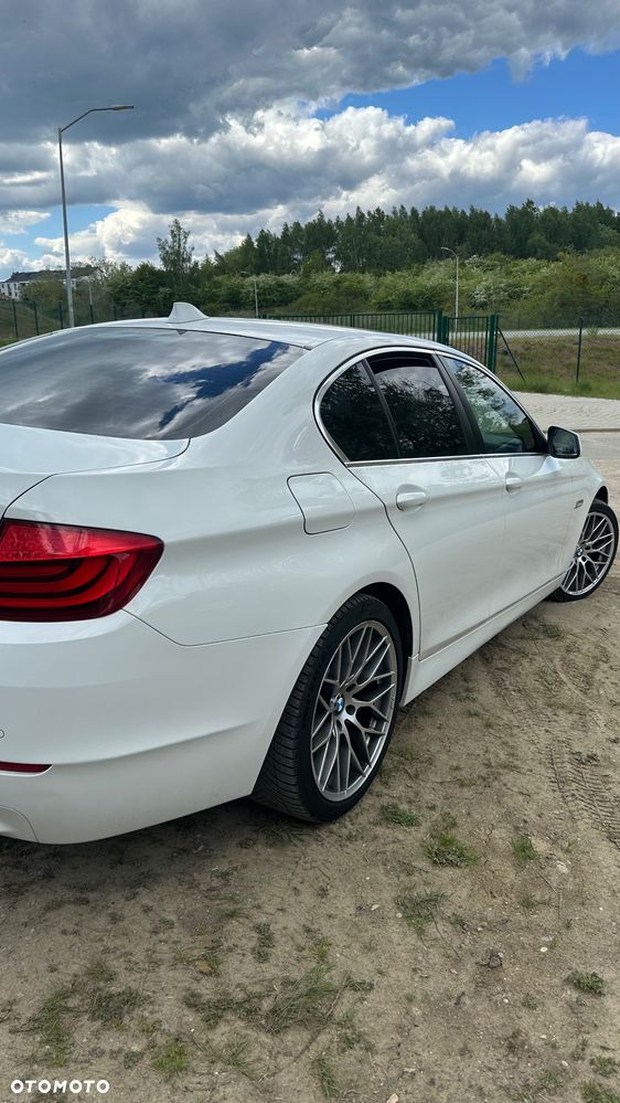 BMW Seria 5 520d xDrive - 13