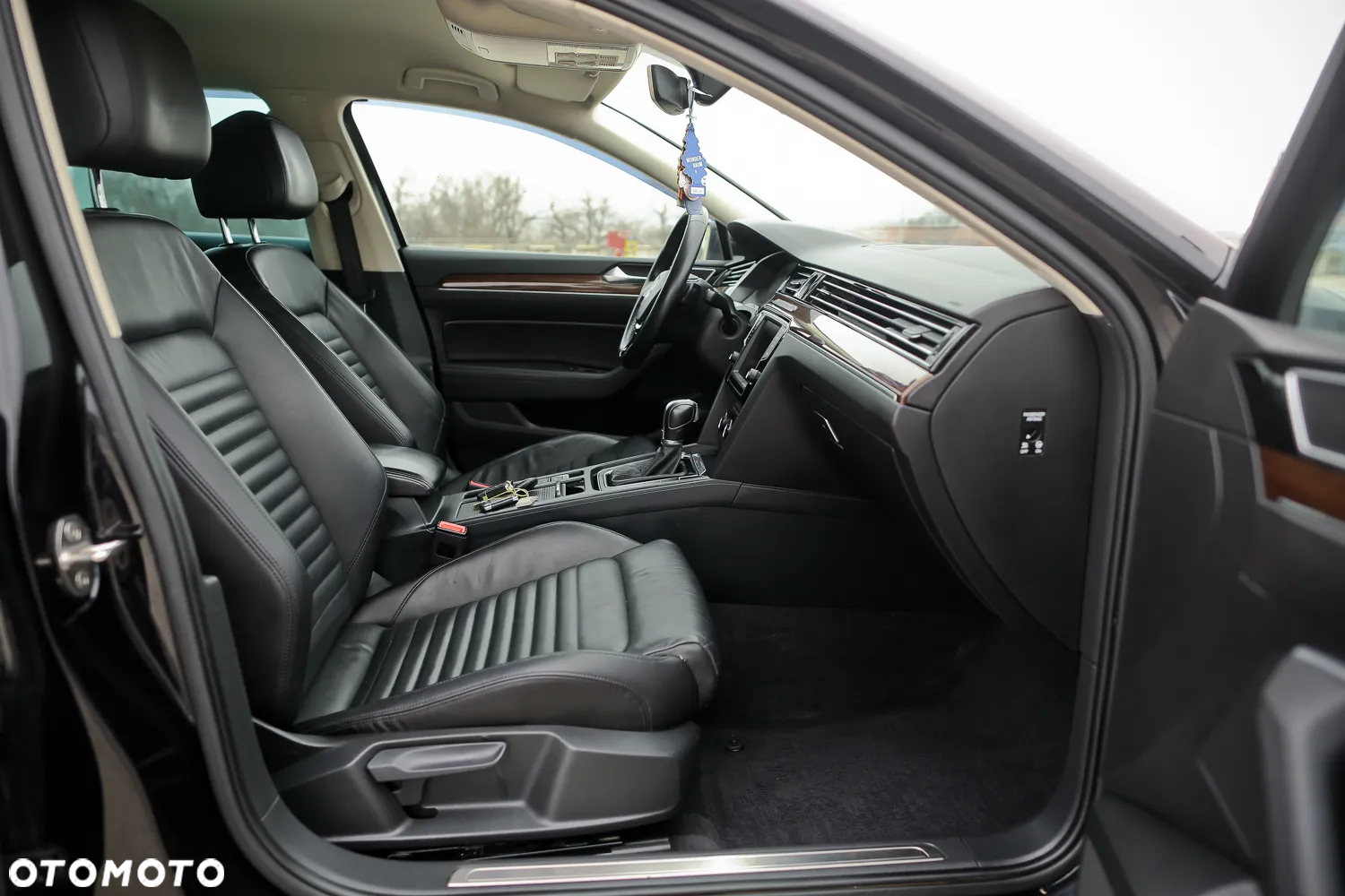 Volkswagen Passat Variant 2.0 TDI SCR 4Motion DSG Highline - 22
