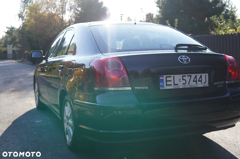 Toyota Avensis 2.0 VVT-i High - 13