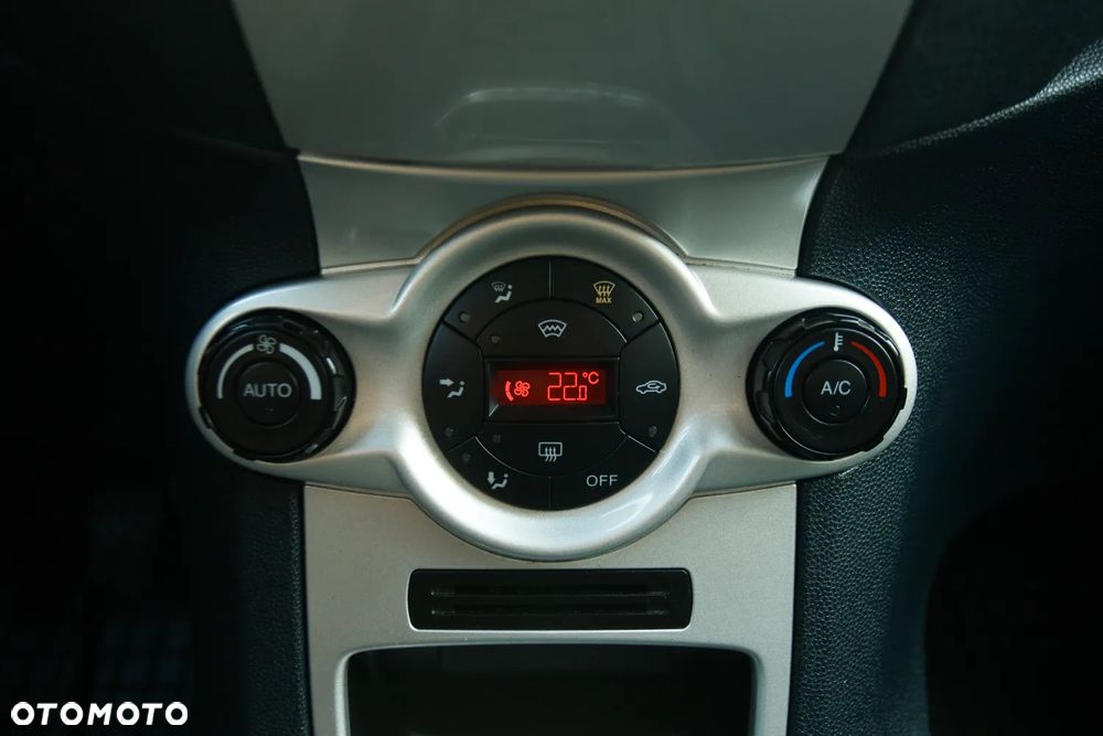Ford Fiesta 1.25 Titanium X - 23