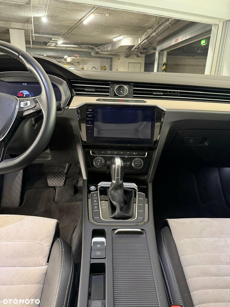 Volkswagen Passat - 8