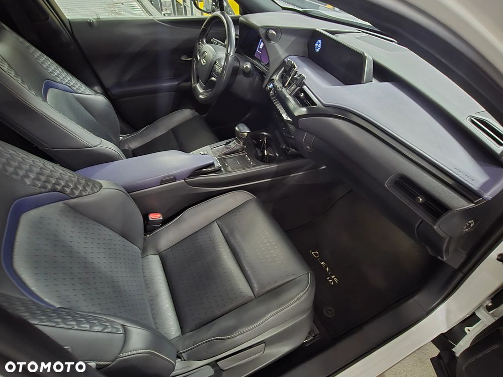 Lexus UX - 10