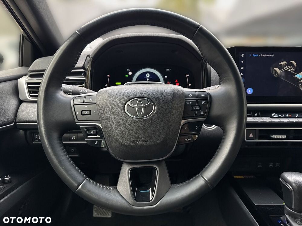 Toyota Camry - 17