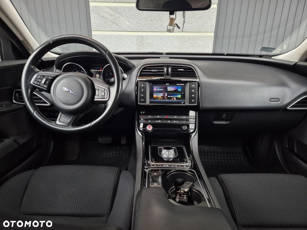 Jaguar XE 2.0 D Pure - 7