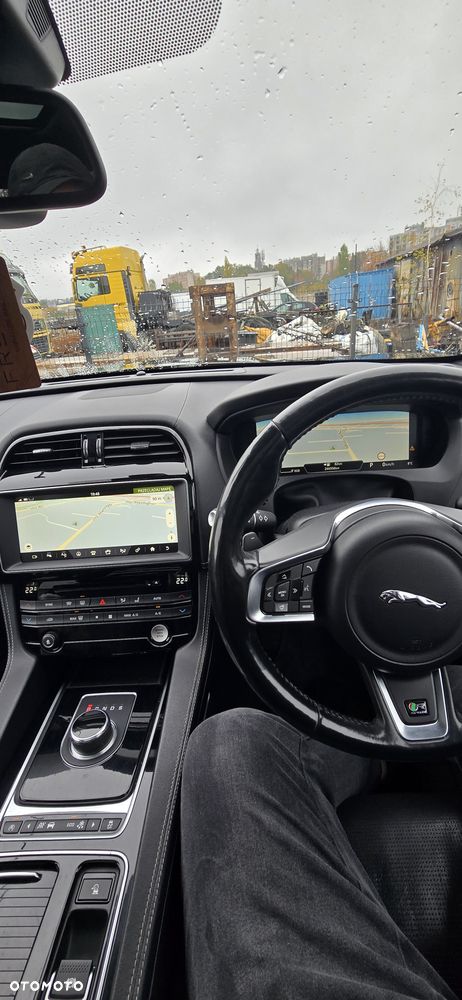 Jaguar F-Pace 20d AWD R-Sport - 37