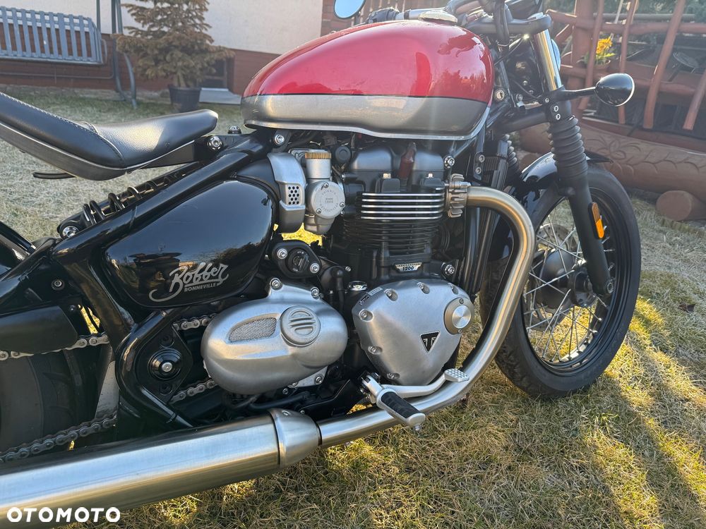 Triumph Bonneville Bobber - 7