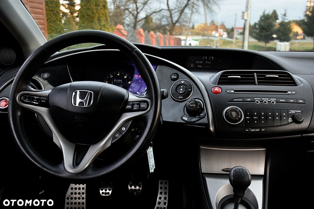 Honda Civic 1.8i-VTEC 50 Jahre Edition - 18