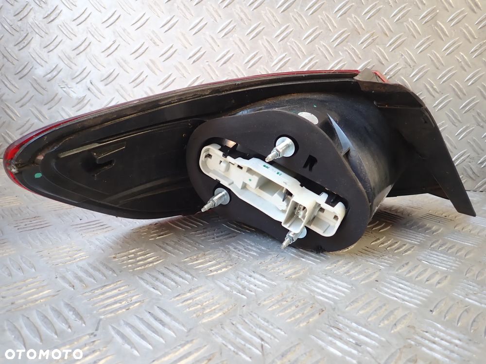 LAMPA PRAWY TYŁ VW PASSAT CC - 2