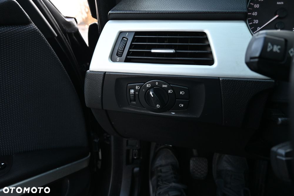 BMW Seria 3 318d DPF Edition Sport - 30