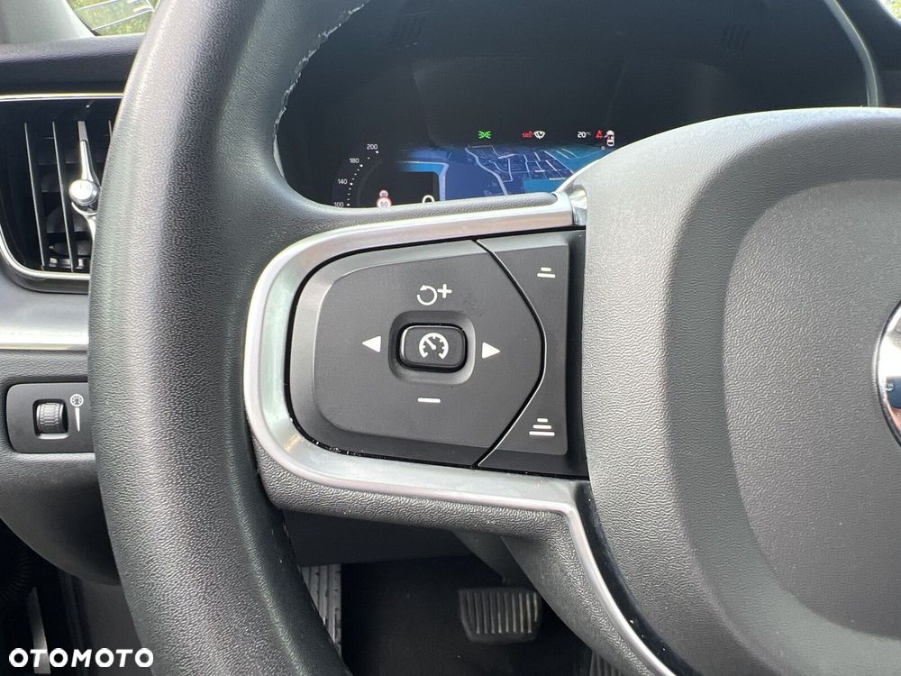 Volvo XC 60 B4 D Momentum Pro - 24