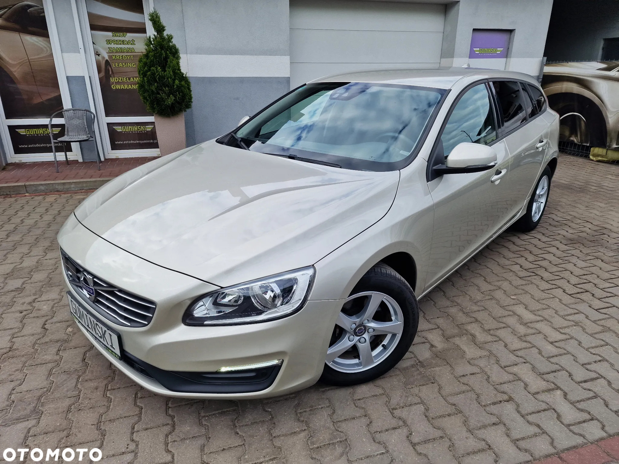 Volvo V60 D2 Geartronic Momentum - 2