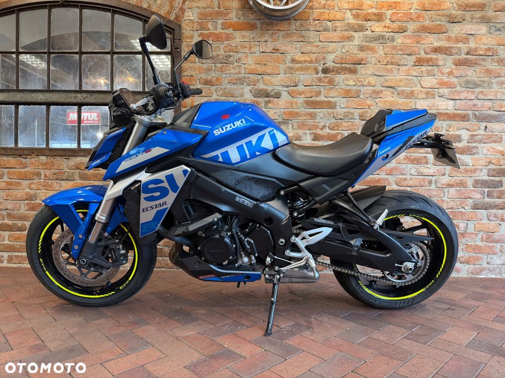 Suzuki GSX - 2