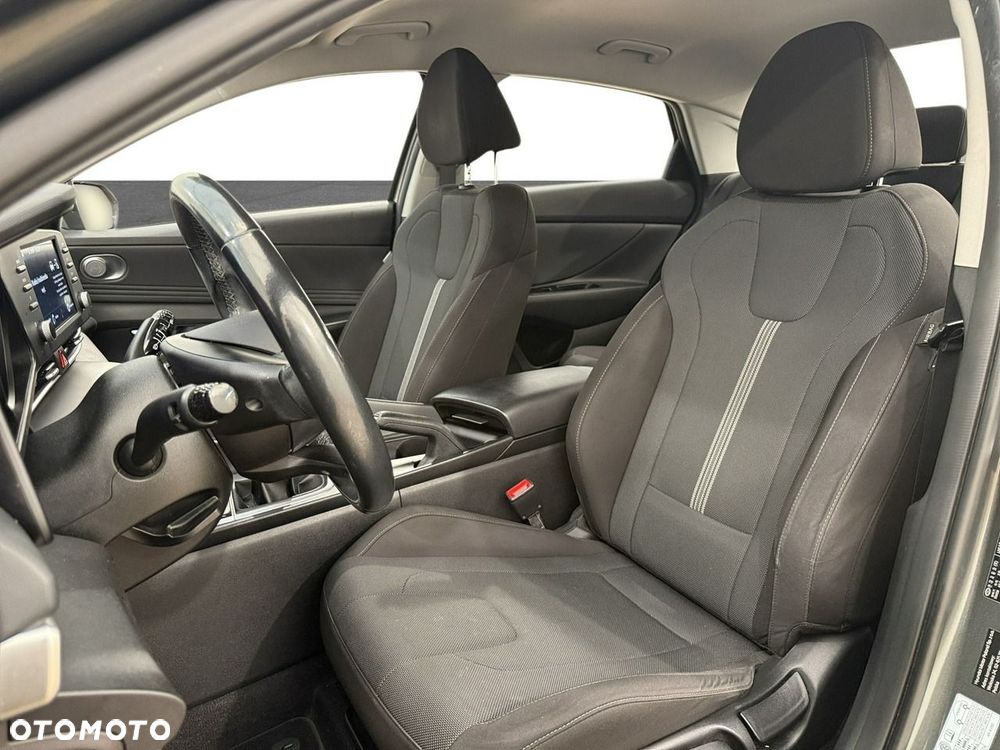 Hyundai Elantra - 11