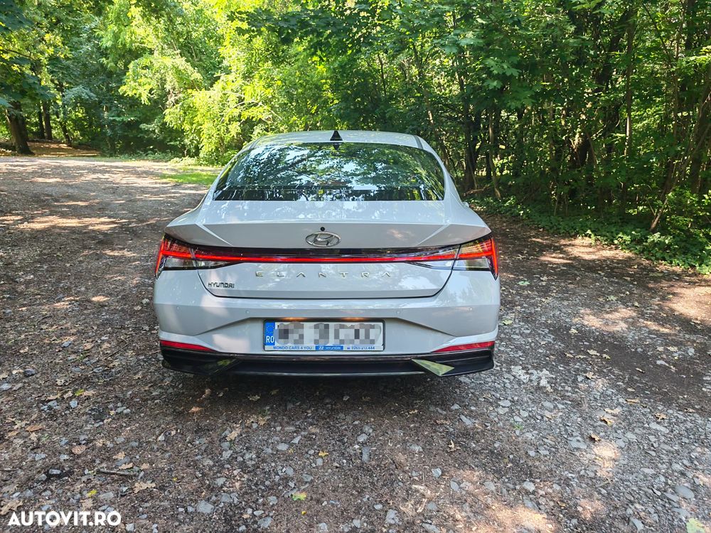 Hyundai Elantra 1.6 l 123 CP CVT Exclusive Navi - 16