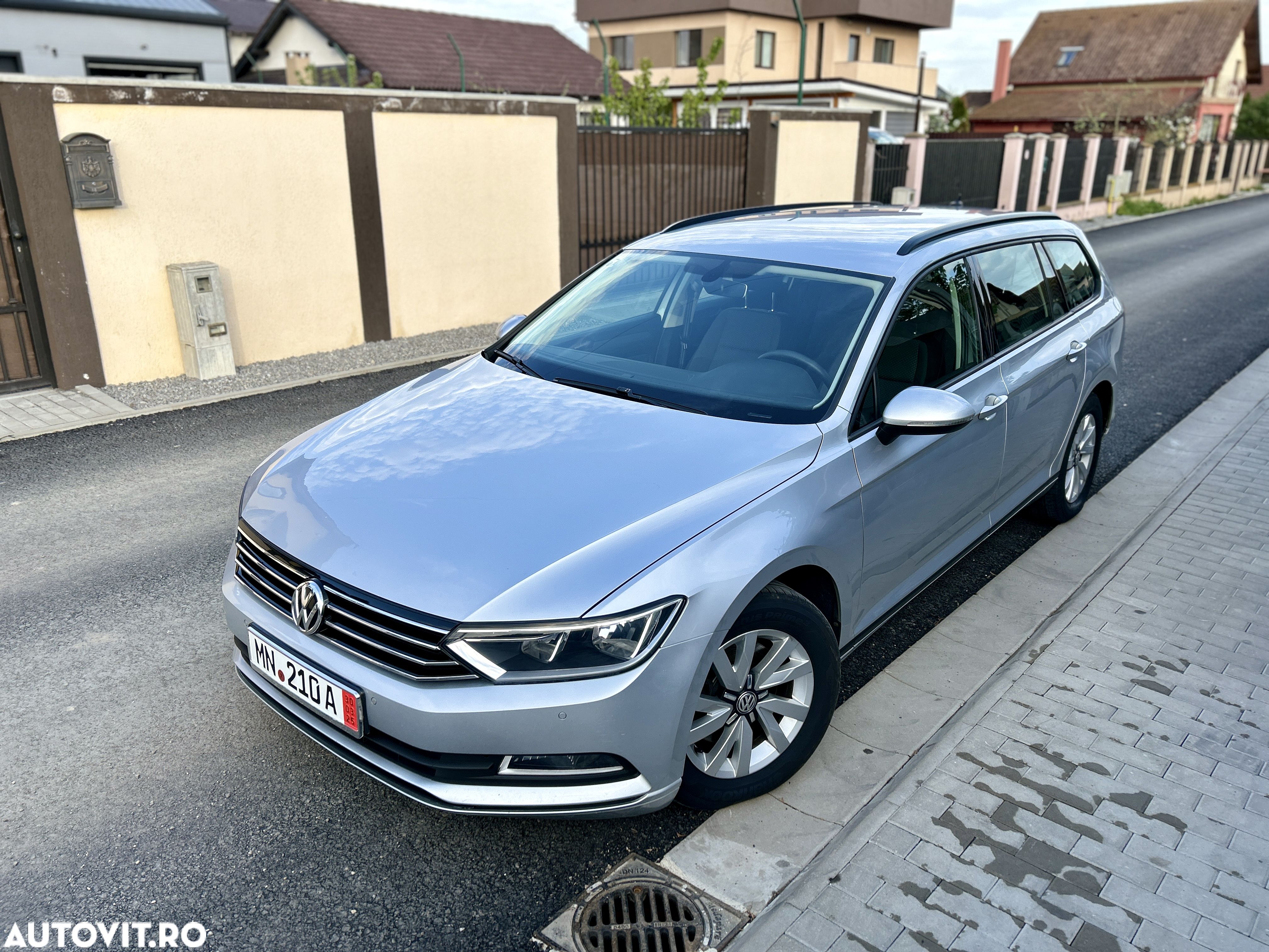 Volkswagen Passat - 1