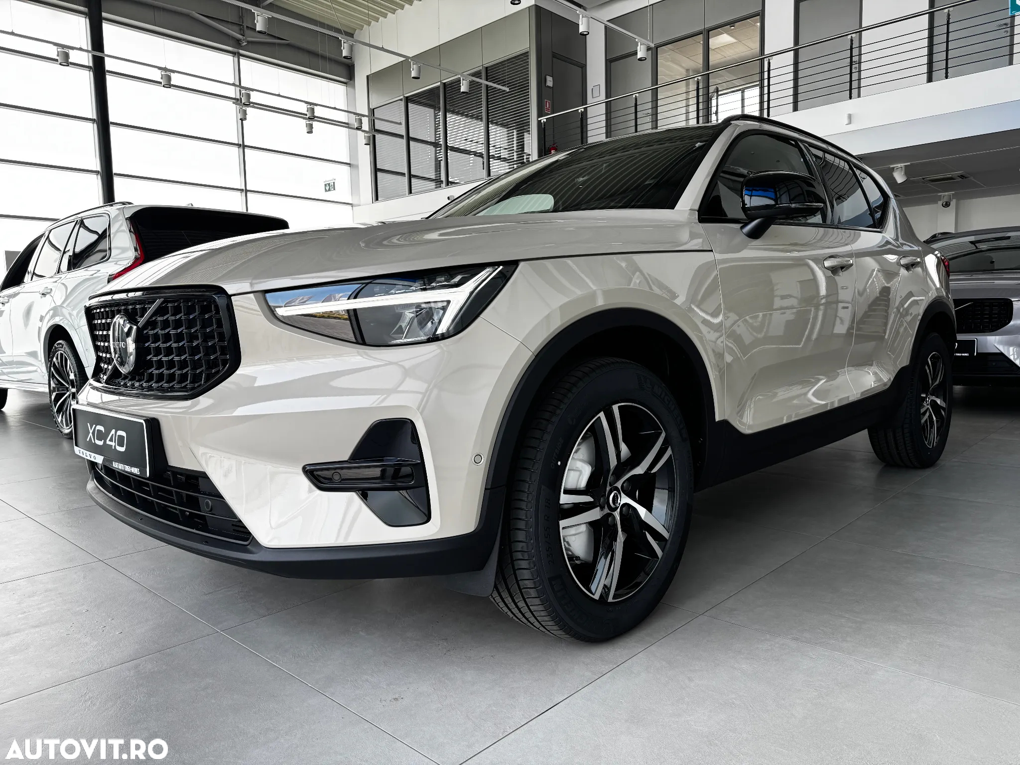 Volvo XC 40 B3 AT FWD MHEV Plus Dark - 2