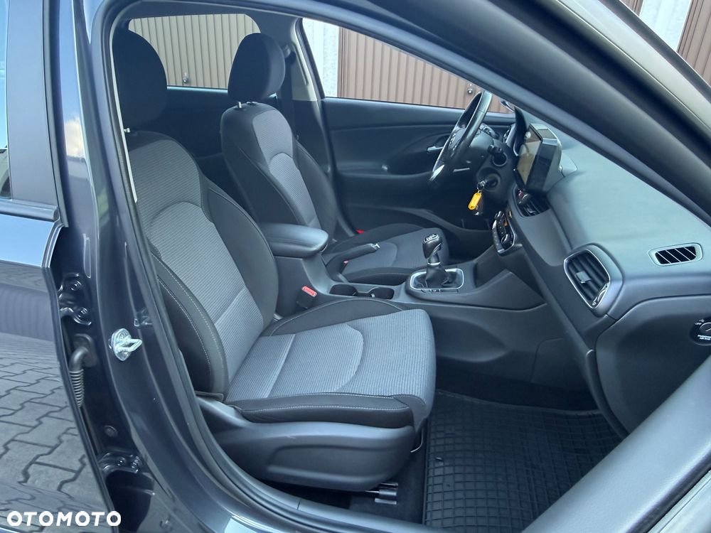 Hyundai i30 1.5 DPI Classic + - 11
