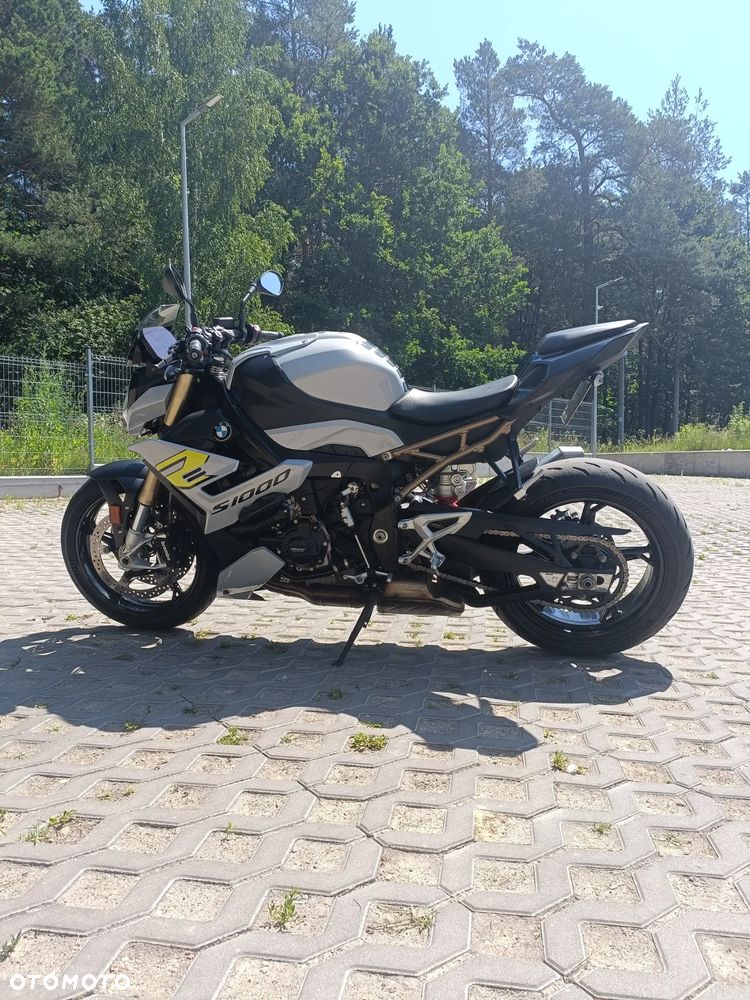 BMW S - 1