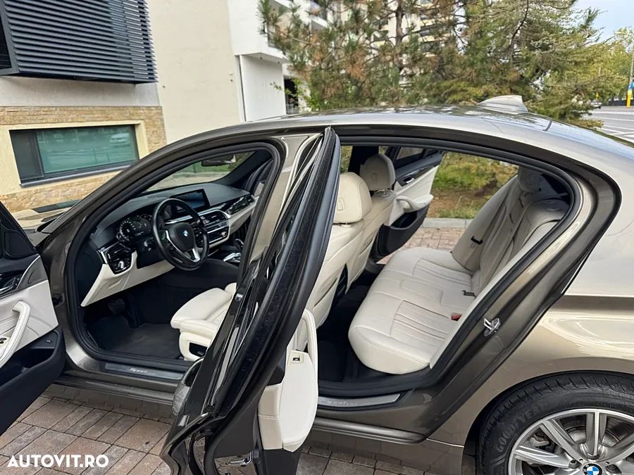 BMW Seria 5 520d Aut. Sport Line - 31