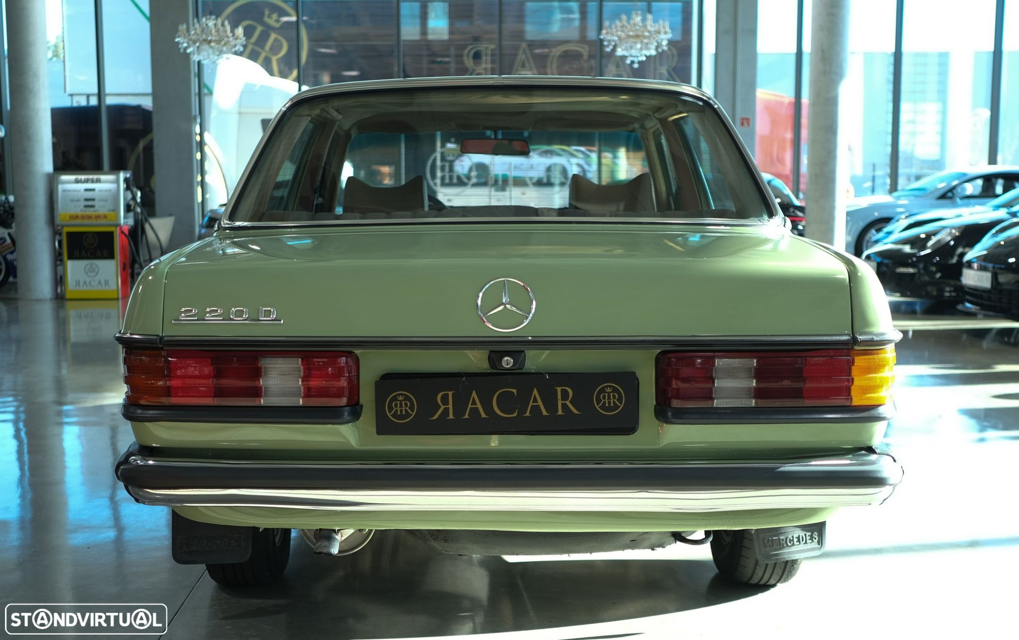 Mercedes-Benz 220 - 5