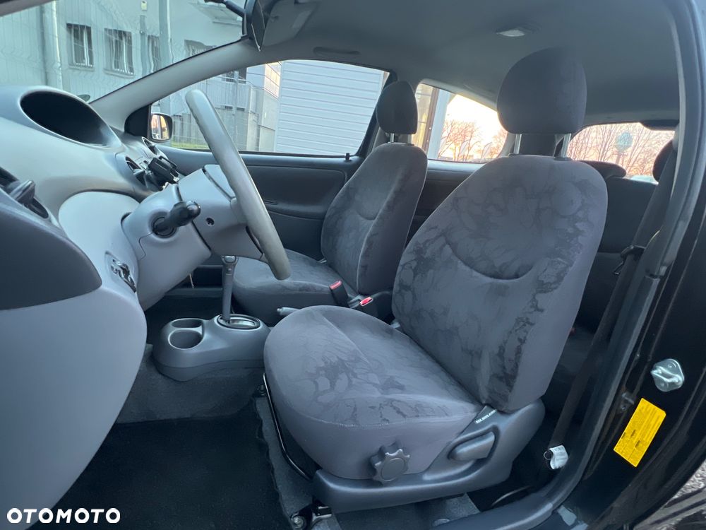 Toyota Yaris - 22