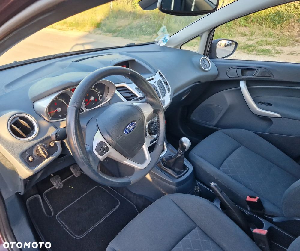 Ford Fiesta 1.6 Ghia - 17