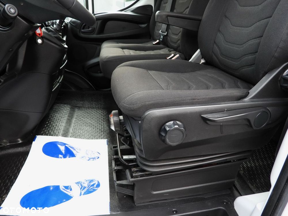 Iveco DAILY 35C17 SKRZYNIA PODWÓJNA KABINA DOKA 7 MIEJSC TEMPOMAT BLIŹNIACZE KOŁA KLIMATYZACJA  170KM - 26