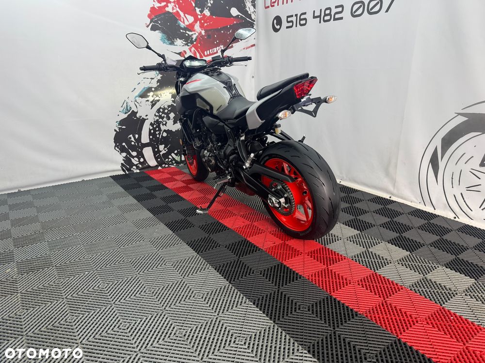 Yamaha MT - 27