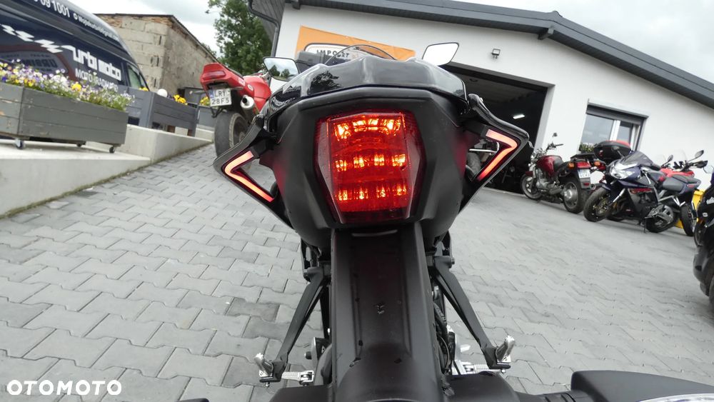 Yamaha YZF - 19