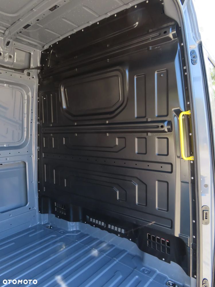 Volkswagen Crafter 2.0 TDI 180 KM Furgon Blaszak L3H3 Standard / Dach Wysoki Rozstaw Osi 3640 mm 1248 Kg Ładowność Fotel ergoActive Z Masażem Kamera Parkowania Tempomat Stan Jak Nowy UNIKAT GOTOWY DOSTEPNY POLECAM - 11