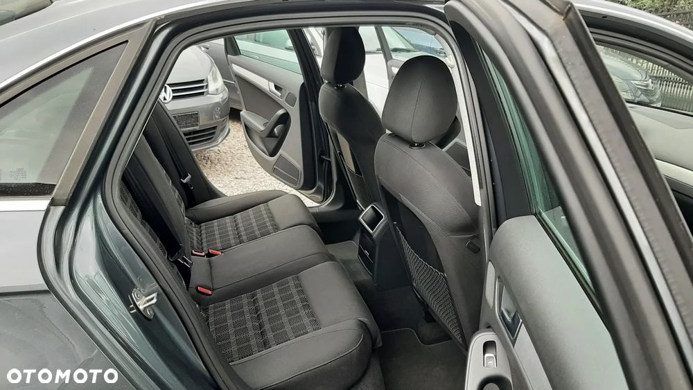 Audi A4 Limousine - 16