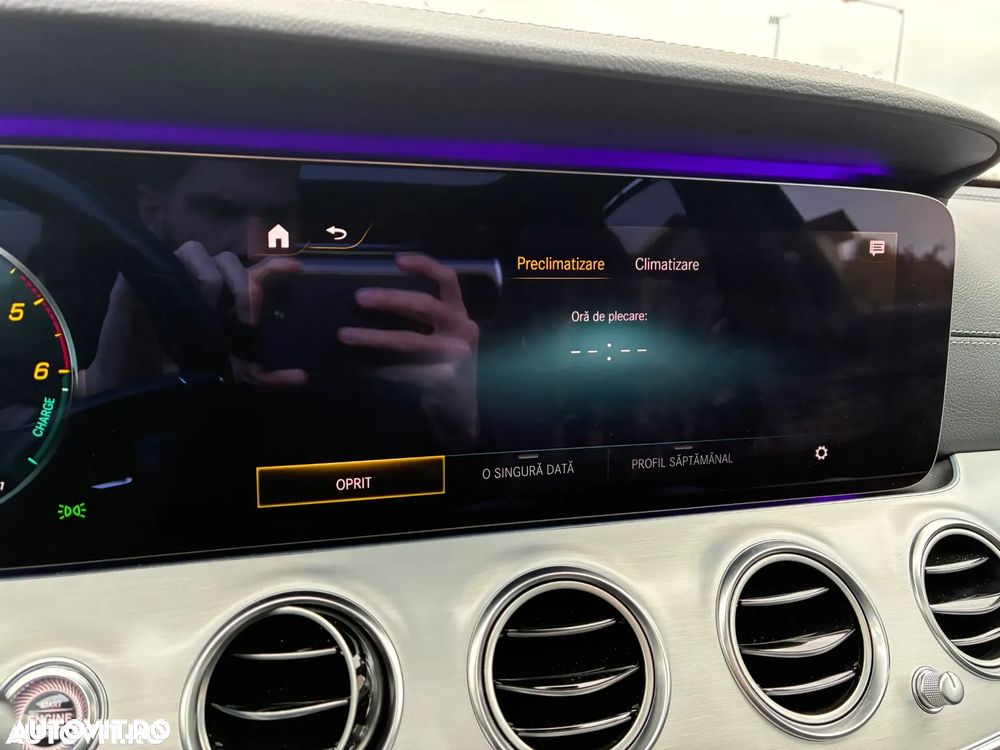 Mercedes-Benz E 300 de 4Matic 9G-TRONIC AMG Line - 32