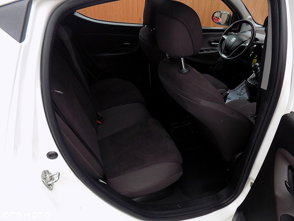 Lancia Ypsilon 0.9 Black&Red S&S - 7