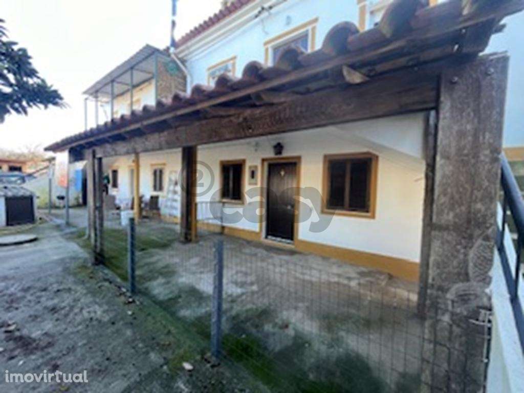 Andar de Moradia T2 com lugar de garagem e quintal em partes comuns de - Grande imagem: 5/28